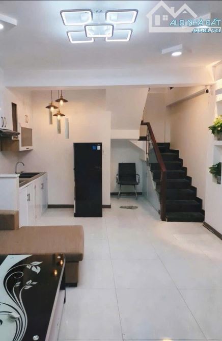 Chủ về Bắc, bán CHDV 6 tầng kiên cố,  nở hậu 8.5m, Lạc Long Quân,mua nhanh giá tốt - 3