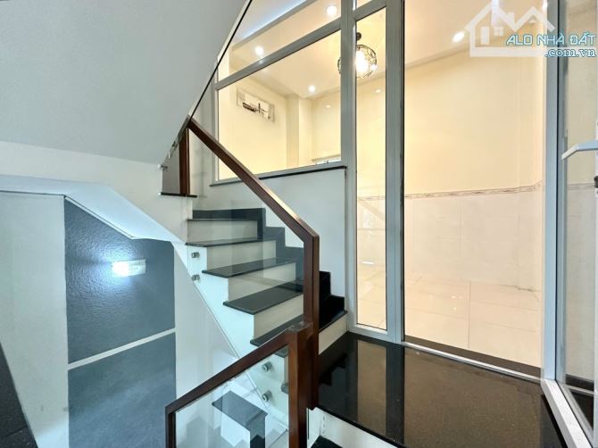 💥KHU VIP LÝ CHÍNH THẮNG - QUẬN 3 - DT: 3,3 x10 -5 TẦNG ĐÚC - 8 PHÒNG - 6WC - GIÁ :7,65 TỶ - 3