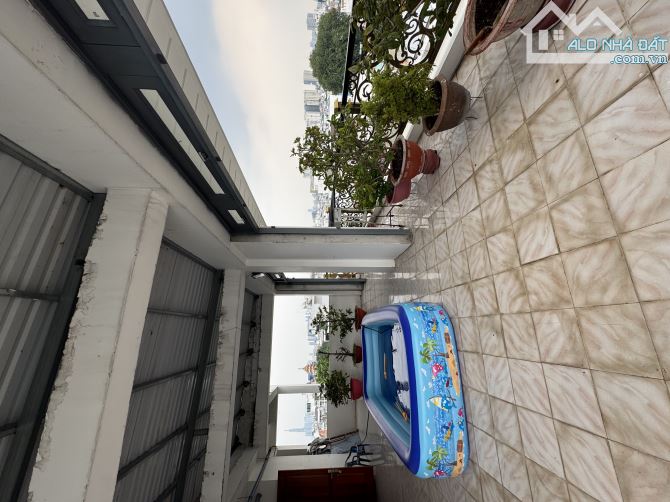 Khách sạn 16p. Ngay ngã 5 GV. Doanh thu ~ 200tr/th. 102m2 Công nhận. 7 chỗ chạy vòng quanh - 3