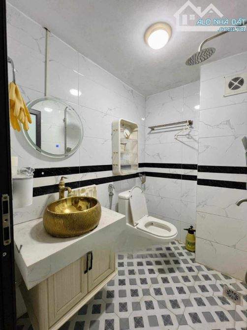 ĐỐNG ĐA – NGÕ CHỢ KHÂM THIÊN 30m 4 tầng ngõ 3 gác Chỉ 6,5tỷ - 4