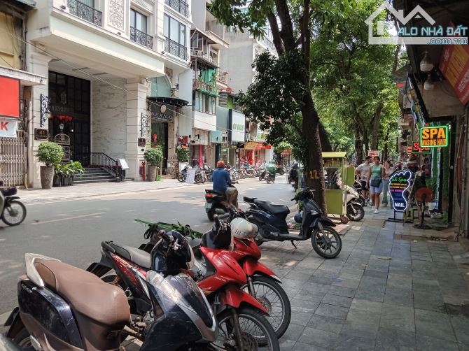 Bán nhà mặt phố Hàng Bông - 200m ra Hồ Gươm - 412m2 - mặt tiền 14m- Đầu tư siêu lời 329 tỷ