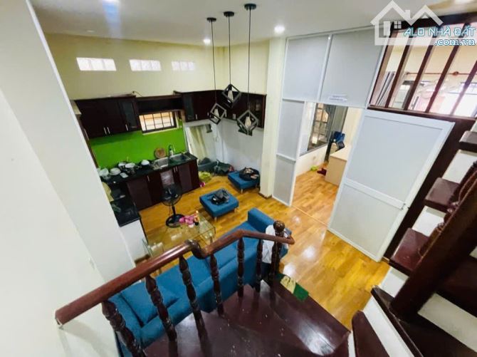 Bán Gấp Nhà 2 Tầng 65m2 - Ngang Lớn - 4PN - Sổ Riêng Hoàn Công - Chỉ 6 Tỷ 8 (TL) - 4