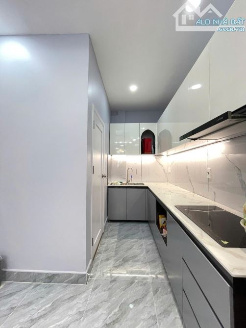 Siêu phẩm cách mặt tiền Lê Văn Sỹ 3 căn- tiện kinh doanh - Full nội thất đẹp 40m2 - 4