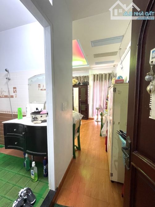 NHÀ NGỘP BANK PHƯỜNG THẠNH LỘC QUẬN 12 GIÁP GÒ VẤP NHỈNH 5 TỶ - 3 TẦNG 4PN DT 65m2 (4x17) - 4