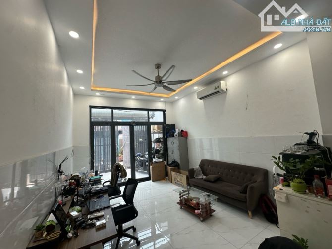 PHAN HUY ÍCH GÒ VẤP ,DT 4,2×16 , 3 TẦNG ,HẺM XE TẢI ,GẦN EMART ,NHỈNH 7 TỶ - 4
