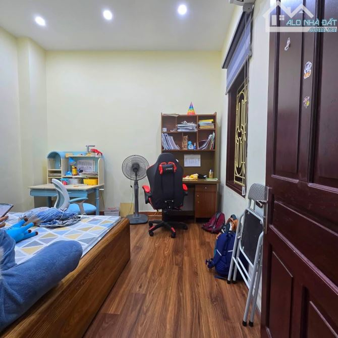 Nhà đẹp ở luôn Cổ Nhuế Bắc Từ Liêm. Sổ vuông 45m, 3 tầng 3 ngủ MT4m1 Giá 8 tỷ - 4