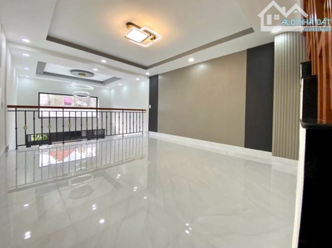 Siêu phẩm 3 tầng - mới - Gần Đầm Sen - Kênh Tân Hóa - Tân Phú - 4x11m, 5.7 TỶ - 5