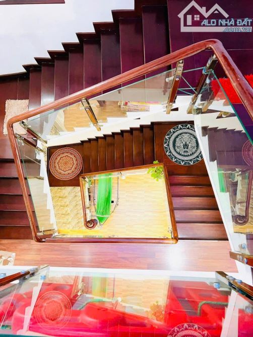 BIỆT THỰ BỀ THẾ SIÊU ĐẸP TÔN ĐẢN   NGANG KHÔNG THỦ 10 MÉT DÀI 15 MÉT HẠ KHÔNG PHANH TỪ 1 - 5