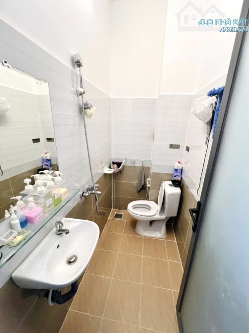 Nhà mới, ở ngay 4x14m - gần Bệnh viện Hồng Đức, Thống Nhất, Phường 10, Gò Vấp chỉ 5.xx tỷ - 5
