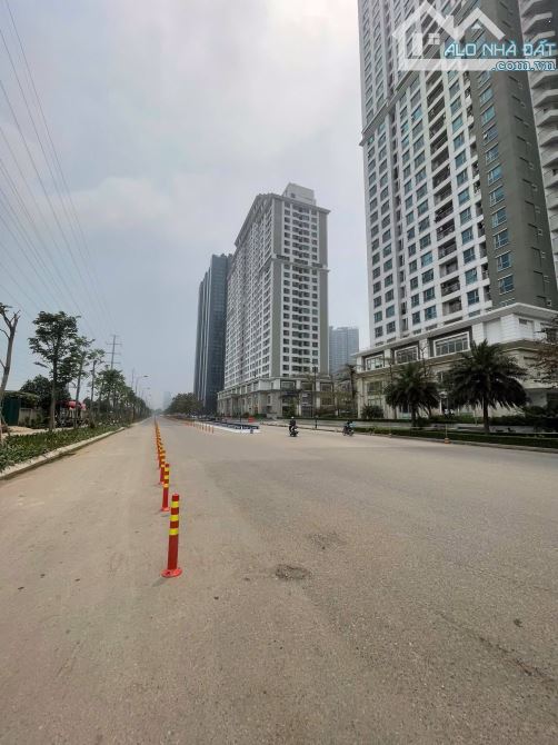 Hot! Biệt Thự Mini -Phú Thượng - Tây Hồ - 80M2 -3Tầng - 6.8mMT-2 Thoáng- Gara Ôtô  -15 Tỷ - 5