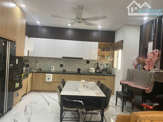 Cần bán căn hộ Penthouse Central Garden, 4PN, đầy đủ nội thất, view quận 1, hướng đón lộc - 5