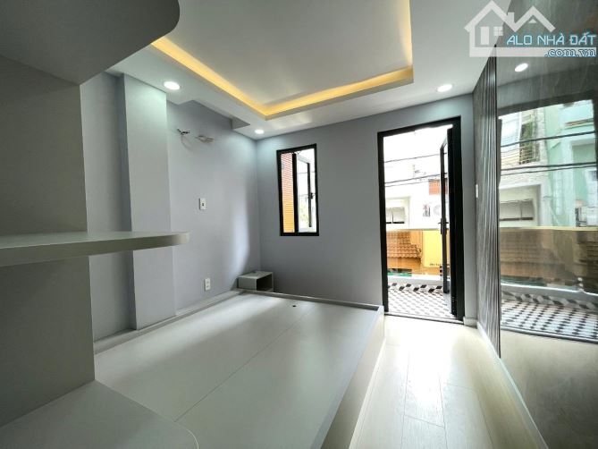 Siêu phẩm cách mặt tiền Lê Văn Sỹ 3 căn- tiện kinh doanh - Full nội thất đẹp 40m2 - 5