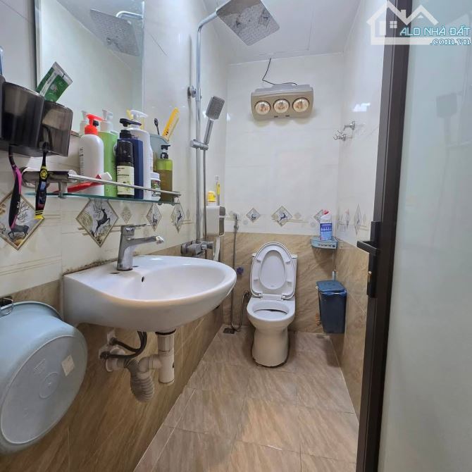 Nhà đẹp ở luôn Cổ Nhuế Bắc Từ Liêm. Sổ vuông 45m, 3 tầng 3 ngủ MT4m1 Giá 8 tỷ - 5