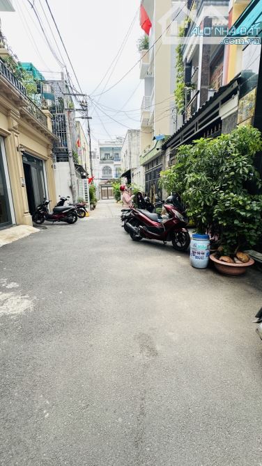 Nán gấp nhà 54m2. 2 tầng. Mới. Đ/số 8.BHHB. Bình Tân. Vhir 4.2T - 6