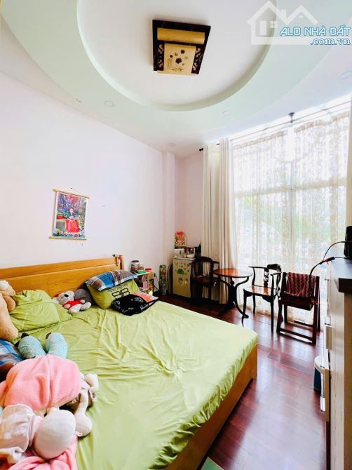 BIỆT THỰ BỀ THẾ SIÊU ĐẸP TÔN ĐẢN   NGANG KHÔNG THỦ 10 MÉT DÀI 15 MÉT HẠ KHÔNG PHANH TỪ 1 - 6