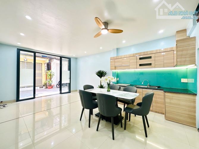 P Tuấn. 𝐒𝐢𝐞̂𝐮 𝐏𝐡𝐚̂̉𝐦 5 tầng Mặt Đường Đinh Nhu thông Nguyễn Công Hoà – Lán Bè - 6