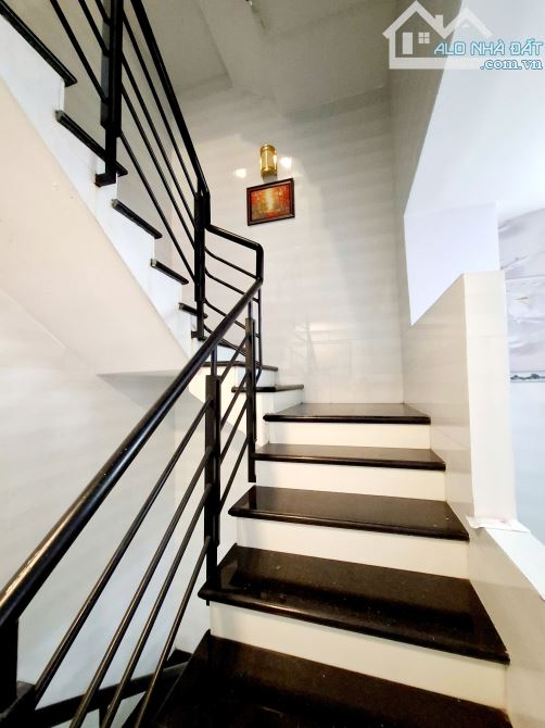 Bán Rẻ CHDV sát mặt tiền Khu Lý Thường Kiệt P8 Tân Bình Giáp Q.10, 57m2,5 Tầng,chỉ Hơn 7 - 7
