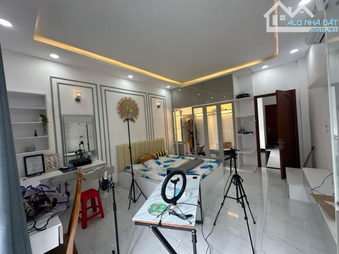 PHAN HUY ÍCH GÒ VẤP ,DT 4,2×16 , 3 TẦNG ,HẺM XE TẢI ,GẦN EMART ,NHỈNH 7 TỶ - 7