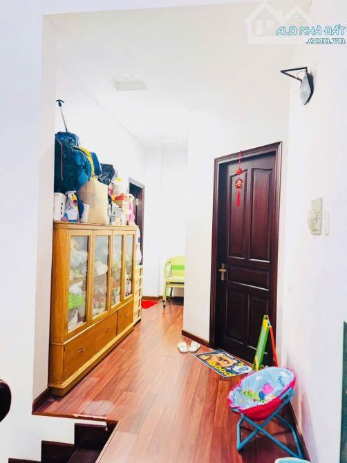 BIỆT THỰ BỀ THẾ SIÊU ĐẸP TÔN ĐẢN   NGANG KHÔNG THỦ 10 MÉT DÀI 15 MÉT HẠ KHÔNG PHANH TỪ 1 - 8