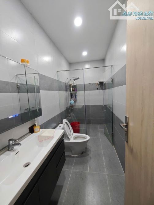 MẶT TIỀN ĐƯỜNG NGAY CÔNG VIÊN LÀNG HOA-LÊ VĂN THỌ GÒ VẤP - NHÀ MỚI ĐẸP - 6 TẦNG-DT 5Mx22M - 8