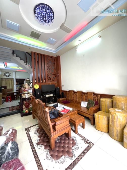 NHÀ NGỘP BANK PHƯỜNG THẠNH LỘC QUẬN 12 GIÁP GÒ VẤP NHỈNH 5 TỶ - 3 TẦNG 4PN DT 65m2 (4x17) - 8