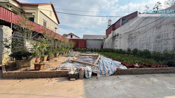 Bán 97m đất thôn Hoàng Trạch. Đường 5 thông các ngả. Giáp khu đấu giá vad VD 4
