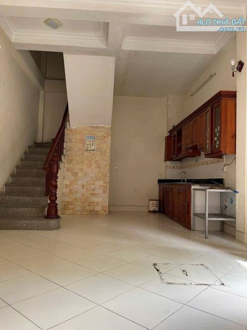 Bán nhà Võ Chí Công Cầu Giấy. Sổ vuông 35m, 4 tầng MT4m2 Giá 5.7 tỷ gần phố giá tốt