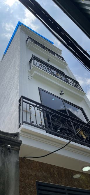 Nhà đẹp ở ngay Cầu Cốc Nam Từ Liêm. Sổ vuông 37m, 5 tầng 6 ngủ MT4m Giá 7.4 tỷ