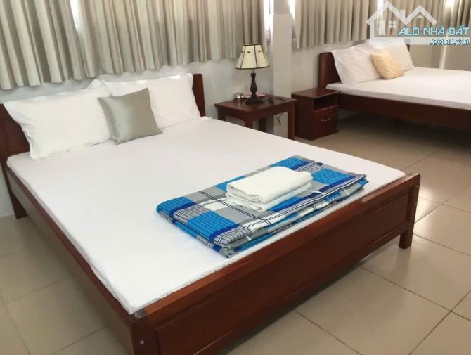 Chỉ 49.5 tỷ sở hữu khách sạn 6 tầng Nơ Trang Long 20 phòng.