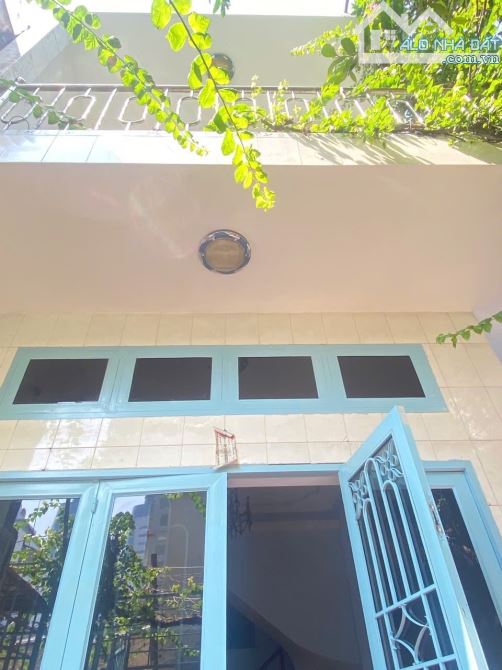 87m2 _ Ngang 4.5m _ Nở Hậu _ Dh UEH & Hồng Bàng sát bên