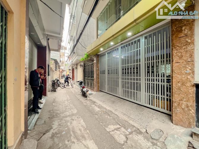 Siêu Hot! Bán Tòa Căn Hộ Dịch Vụ Minh Khai 70M,7T,14 Phòng Chỉ 16.5 Tỷ, Oto Đỗ,3 Thoáng
