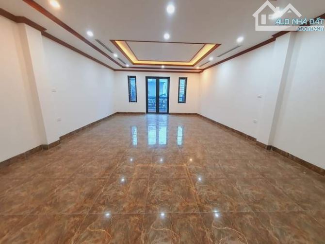 Bán Gấp. Nhà Phố Trần Vỹ, Mai Dịch. Phân lô,OTO tránh đỗ,vỉa hè rộng. Lô Góc.DT 70m2*20tỷ