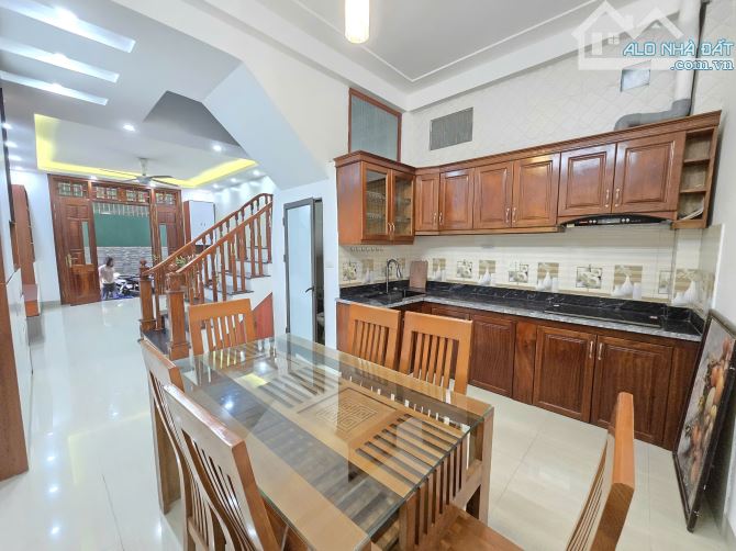 Bán nhà Vũ Xuân Thiều,Long Biên ngõ thông, ô tô tránh, kinh doanh 60m2 nhỉnh 13 tỷ