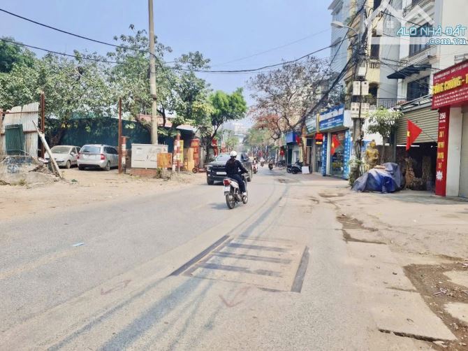 BÁN ĐẤT MẶT TIỀN PHỐ VĨNH HƯNG . SIÊU ĐẸP NHẤT KHU VỰC . MT 9,2 M . DT 221M. TRỤC CHÍNH