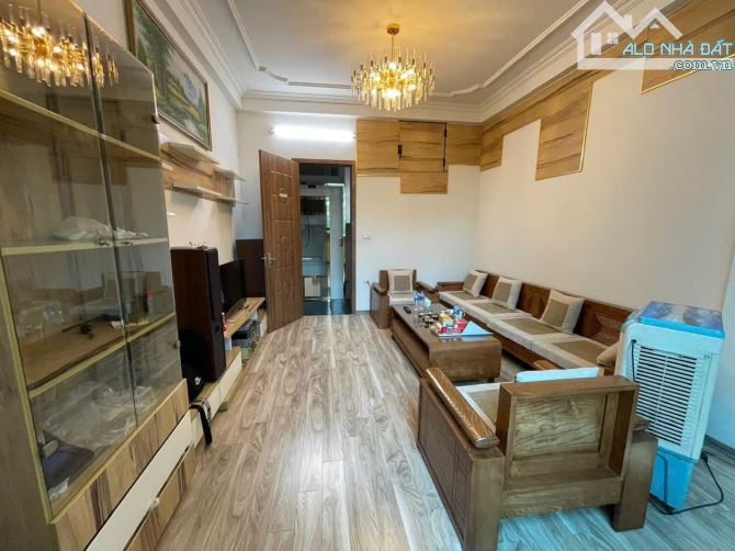 Chính chủ cần bán nhà dân xây 5 tầng, 45m, Nguyễn Chí Thanh, Đống Đa