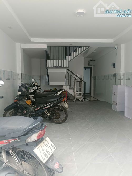 11 CHDV Dương Quảng Hàm, Gò Vấp, 4,5 x 19m, 6 tầng Thang máy, HXH 6m, Giá 13,5 Tỷ TL