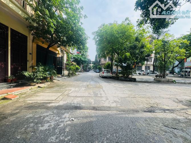 BÁN BIỆT THỰ NGUYỄN CẢNH DỊ- ĐẠI KIM. 110M LÔ GÓC.