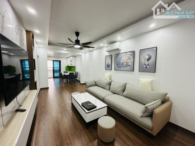 BÁN CĂN HỘ TẬP THỂ TẦNG 2 NGUYỄN TRÃI,90m2 x 3 NGỦ,FULL NỘI THẤT ĐẸP LONG LANH.