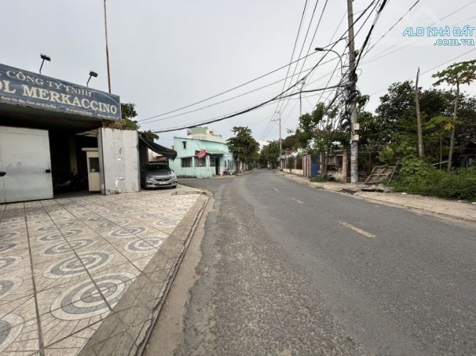BÁN NHÀ XƯỞNG 1000M2-MẶT TIỀN ĐƯỜNG- ĐANG CHO THUÊ 80 TRIỆU- GỌI CHO EM XEM NHÀ