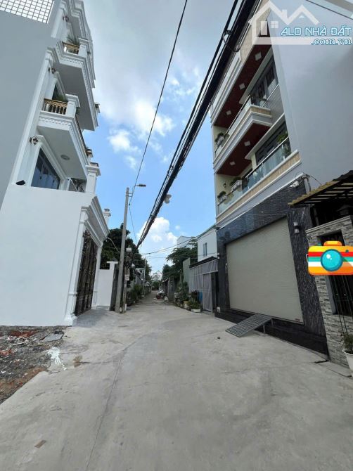 Bán nhà hẻm xe hơi Đường Đào Tông Nguyên, Nhà Bè, DT 5 x20m, 3 lầu. Giá 7,2 tỷ