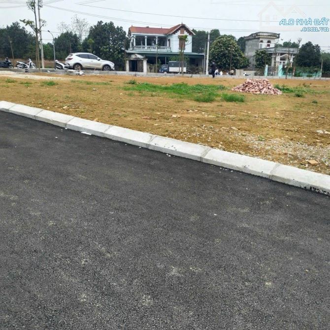 BÁN ĐẤT HÒA LẠC 400M2 THỔ CƯ, SỔ ĐỎ CHÍNH CHỦ, 4 tỷ/LÔ, GIAO DỊCH NHANH CHÓNG