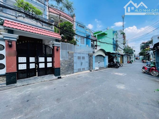 Biệt thự mặt tiền Phú Thạnh, Tân Phú, 5x27m vuông, 4 lầu
