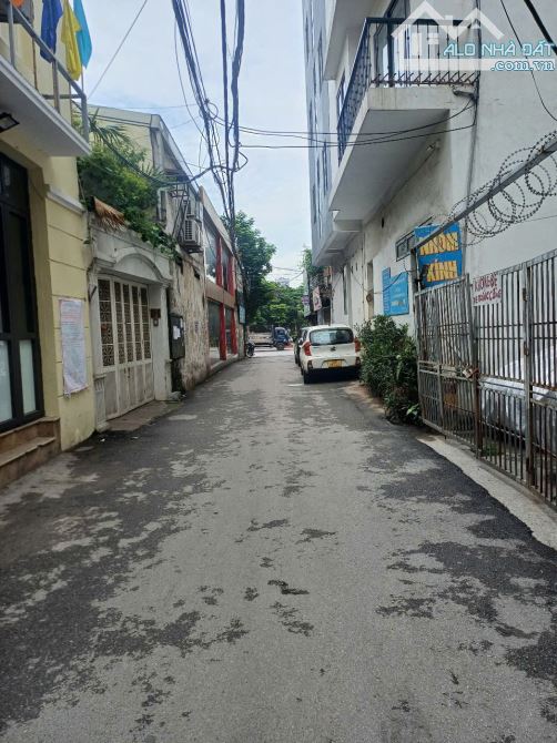 Nhà đẹp 45m2, 5 tầng ngõ 112 đường Hoàng Quốc Việt, gần phố, ô tô dừng đỗ vào nhà