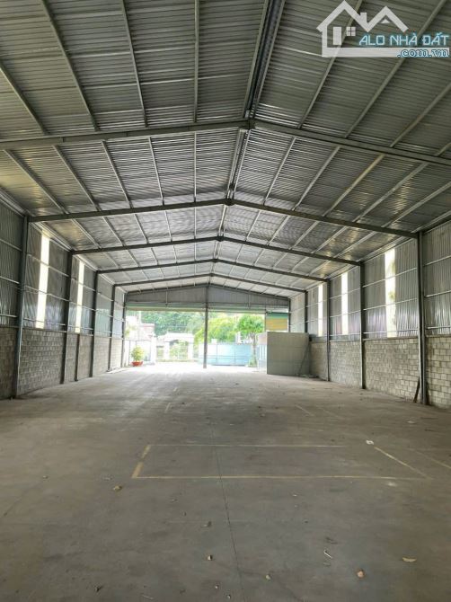 BÁN KHO 2MT DT744, PHÚ AN, TP.BẾN, DT:15x93, TC500M2, SHR, GIÁ 15 TỶ