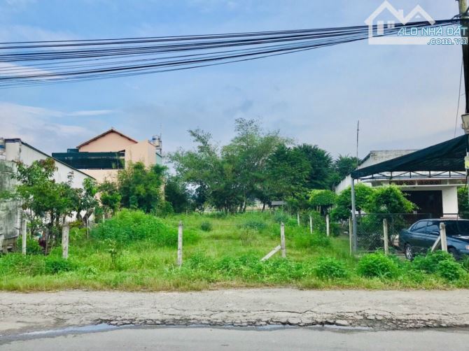 Đang phải nợ ngân hàng nên bán nhanh lô đất 110m2 (5x22).Đường Suối Lội,Tân Thông Hội.