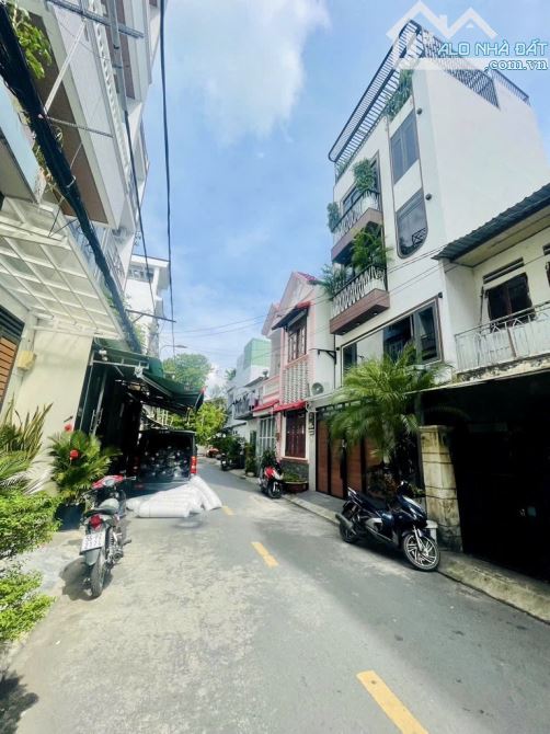 BÁN NHÀ GẤP, NHÀ 60M², HẺM XE TẢI 8M, GẦN CHỢ HẠNH THÔNG TÂY, NHÀ MỚI, GIÁ 6TỶ8