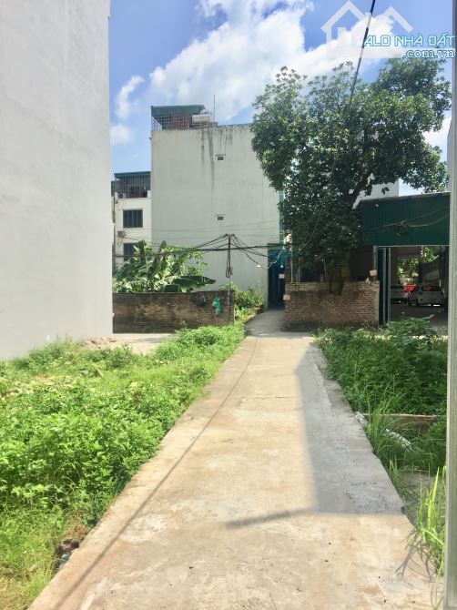 - Bán đất tổ 14 phường yên nghĩa 30 m2, Mt 3.40 m, Oto vào tận đất , Giá chỉ 2.180 tr