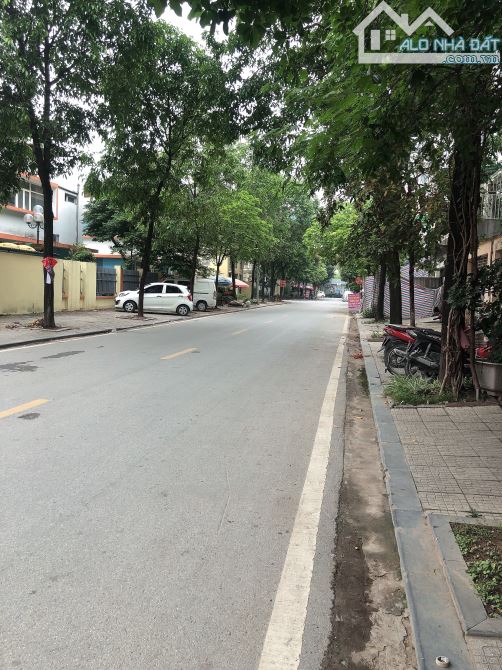 Liền Kề KĐT Văn Phú Hà Đông Phân Lô Vỉa Hè KD 90m2 5 Tầng MT5m Đường 17m Giá Thương Thảo.