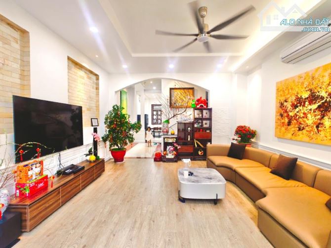 Nhà 4 tầng, 5m x 18m, hẻm xe tải 12m, tặng nội thất, thang máy, ngay coopmart Phan Văn Trị