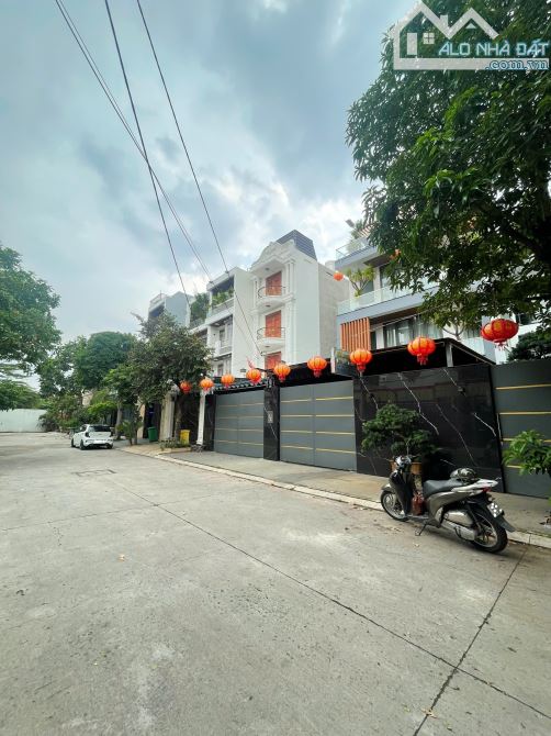 Lô đất đẹp hẻm 12m Hiệp Thành , Q12, DT130m2 . Giá chỉ  6.9 tỷ (TL)